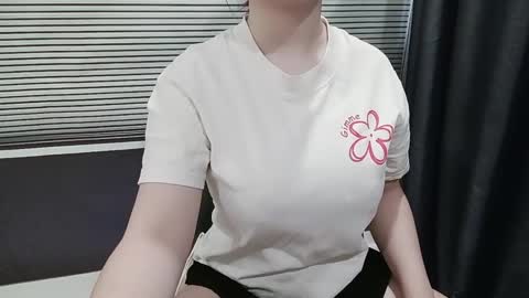 Snapshot of asiasweety chatting on 21, 10, 2025 SoHye online show from 21, 10, 2025