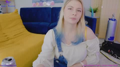 Snapshot of asiri_ocean chatting on 13, 5, 2026 Asiri pronounced Ah-siri Please no nicknames 3 online show from 13, 5, 2026