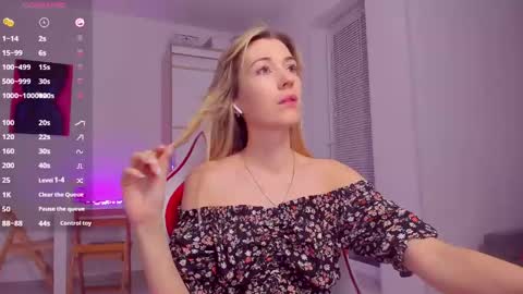 Snapshot of askcaroline chatting on 6, 3, 2025 Caroline online show from 6, 3, 2025