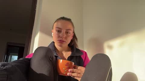 Snapshot of asleyfabello chatting on 18, 7, 2026 Monica online show from 18, 7, 2026