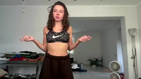 Snapshot of asleyfabello chatting on 5, 8, 2026 Monica online show from 5, 8, 2026