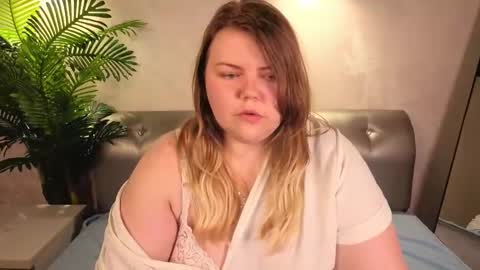Snapshot of asmi_hamilton chatting on 7, 5, 2026 Asmi online show from 7, 5, 2026