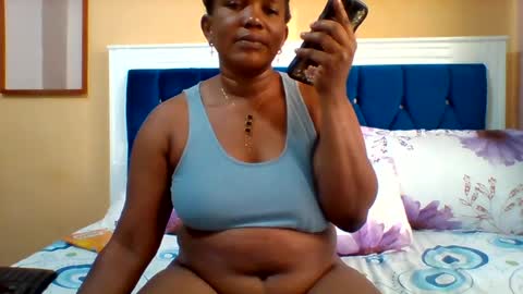 Snapshot of assqueen4 chatting on 19, 6, 2026 FLORAH DANIEL online show from 19, 6, 2026