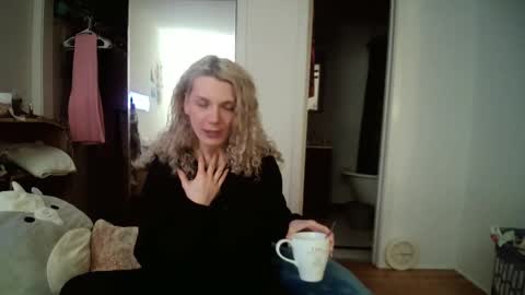 AstoriaLove online show from 5, 3, 2025