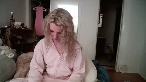 AstoriaLove online show from 6, 3, 2025