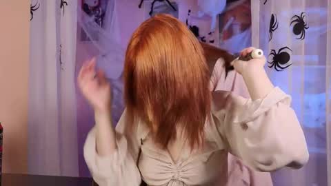 Snapshot of astra_lis chatting on 1, 11, 2025 Astra online show from 1, 11, 2025