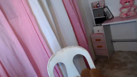 Snapshot of astraea_xxx chatting on 8, 7, 2026 Anna online show from 8, 7, 2026