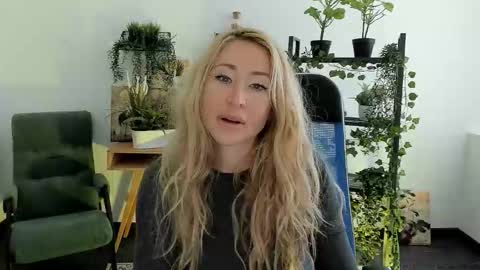 Snapshot of astramonroe chatting on 19, 3, 2026 astramonroe online show from 19, 3, 2026