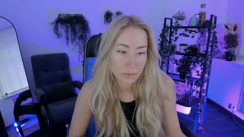 Snapshot of astramonroe chatting on 6, 4, 2026 astramonroe online show from 6, 4, 2026