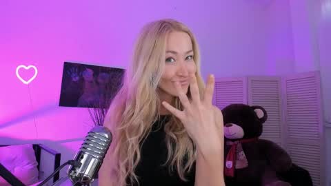 Snapshot of astramonroe chatting on 8, 4, 2026 astramonroe online show from 8, 4, 2026