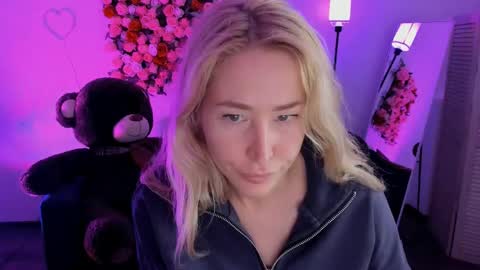 Snapshot of astramonroe chatting on 18, 4, 2026 astramonroe online show from 18, 4, 2026