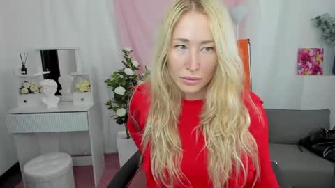 Snapshot of astramonroe chatting on 19, 4, 2026 astramonroe online show from 19, 4, 2026