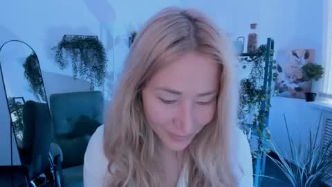 Snapshot of astramonroe chatting on 22, 4, 2026 astramonroe online show from 22, 4, 2026