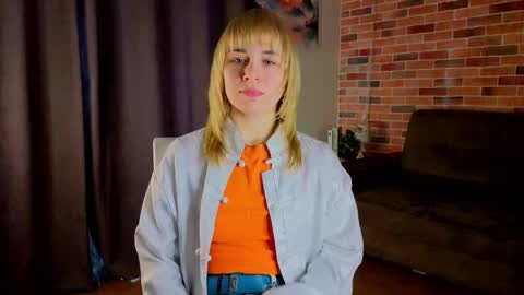 Snapshot of astrixorlune chatting on 27, 4, 2026 Lina online show from 27, 4, 2026