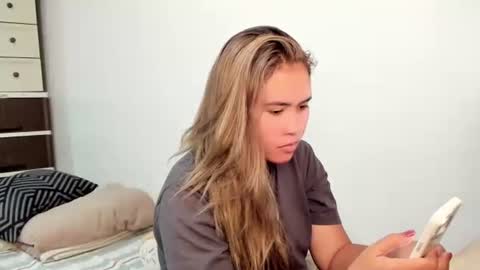 Snapshot of asuzaka27 chatting on 24, 4, 2026 asuzaka27 online show from 24, 4, 2026