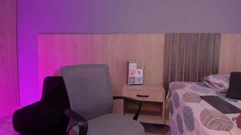 Snapshot of atenea_clerk chatting on 19, 12, 2025 Atenea online show from 19, 12, 2025