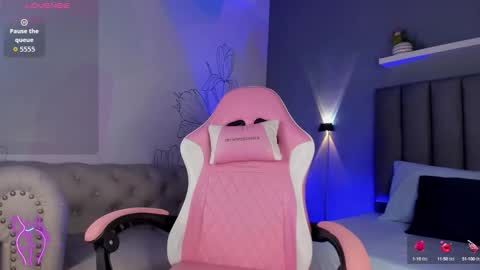 Snapshot of atenea_jones_ chatting on 14, 10, 2025 Atenea online show from 14, 10, 2025