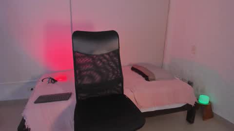 Snapshot of atenea_storm chatting on 11, 9, 2025 Atenea online show from 11, 9, 2025