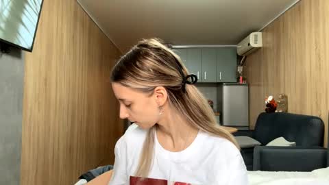 Snapshot of aundreaschindewolf chatting on 26, 4, 2026 Tiffany online show from 26, 4, 2026