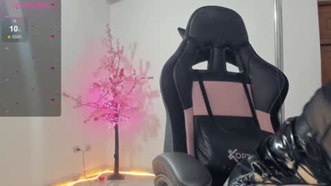 aura online show from 8, 1, 2025