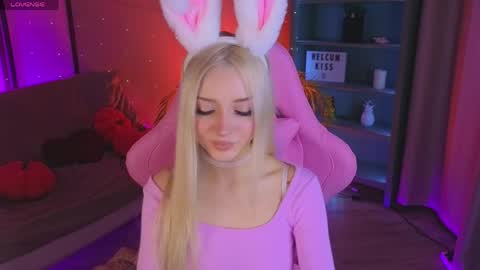 Snapshot of aurasanrise chatting on 2, 4, 2026 Aura online show from 2, 4, 2026
