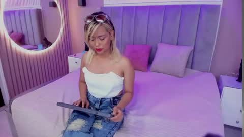 aurora_blonde online show from 17, 7, 2026