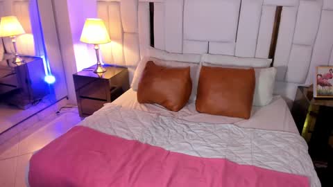 Snapshot of aurora_cold chatting on 5, 2, 2025 Aurora Cold online show from 5, 2, 2025