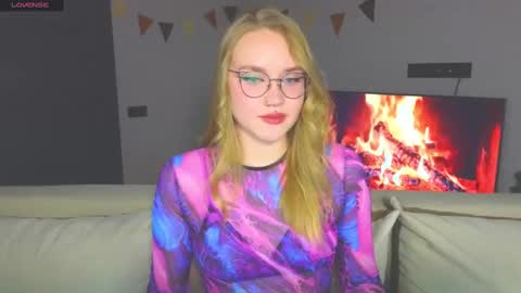 Snapshot of aurora_golden chatting on 2, 12, 2024 Kate online show from 2, 12, 2024