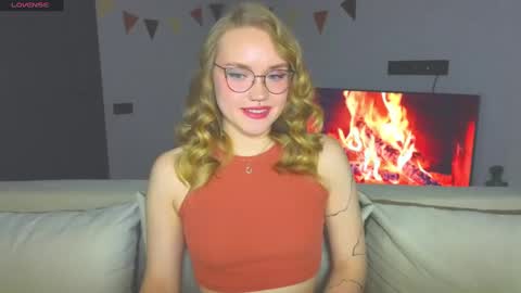 Snapshot of aurora_golden chatting on 4, 12, 2024 Kate online show from 4, 12, 2024