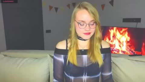 Snapshot of aurora_golden chatting on 5, 12, 2024 Kate online show from 5, 12, 2024