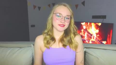 Snapshot of aurora_golden chatting on 9, 12, 2024 Kate online show from 9, 12, 2024
