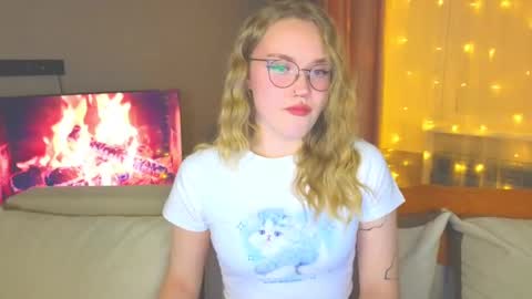 Snapshot of aurora_golden chatting on 12, 12, 2024 Kate online show from 12, 12, 2024