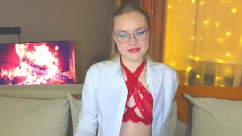 Snapshot of aurora_golden chatting on 14, 12, 2024 Kate online show from 14, 12, 2024