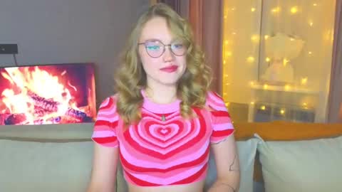 Snapshot of aurora_golden chatting on 19, 12, 2024 Kate online show from 19, 12, 2024