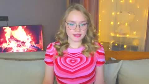 Snapshot of aurora_golden chatting on 19, 12, 2024 Kate online show from 19, 12, 2024