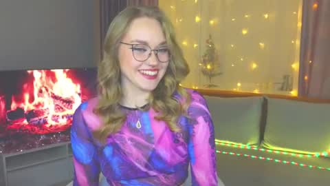 Snapshot of aurora_golden chatting on 4, 1, 2025 Kate online show from 4, 1, 2025