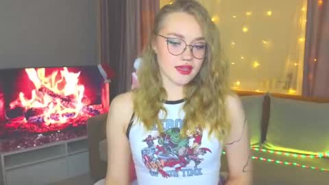 Snapshot of aurora_golden chatting on 6, 1, 2025 Kate online show from 6, 1, 2025