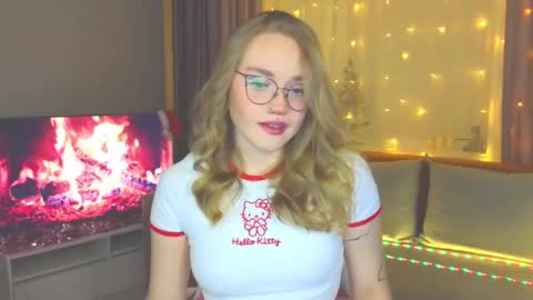 Snapshot of aurora_golden chatting on 10, 1, 2025 Kate online show from 10, 1, 2025