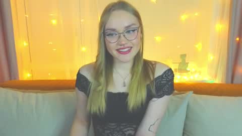 Snapshot of aurora_golden chatting on 31, 1, 2025 Kate online show from 31, 1, 2025