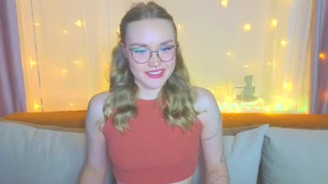 Snapshot of aurora_golden chatting on 2, 2, 2025 Kate online show from 2, 2, 2025