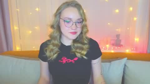 Snapshot of aurora_golden chatting on 4, 2, 2025 Kate online show from 4, 2, 2025