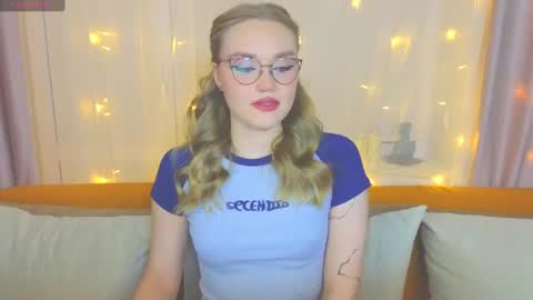 Snapshot of aurora_golden chatting on 18, 2, 2025 Kate online show from 18, 2, 2025