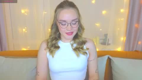 Snapshot of aurora_golden chatting on 22, 2, 2025 Kate online show from 22, 2, 2025