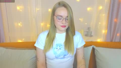 Snapshot of aurora_golden chatting on 24, 2, 2025 Kate online show from 24, 2, 2025