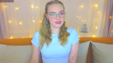 Snapshot of aurora_golden chatting on 25, 2, 2025 Kate online show from 25, 2, 2025