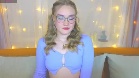 Snapshot of aurora_golden chatting on 27, 2, 2025 Kate online show from 27, 2, 2025