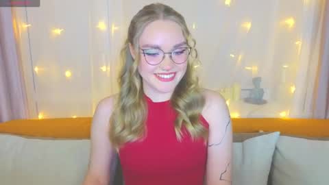 Snapshot of aurora_golden chatting on 28, 2, 2025 Kate online show from 28, 2, 2025