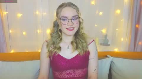 Snapshot of aurora_golden chatting on 4, 3, 2025 Kate online show from 4, 3, 2025