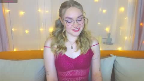Snapshot of aurora_golden chatting on 4, 3, 2025 Kate online show from 4, 3, 2025