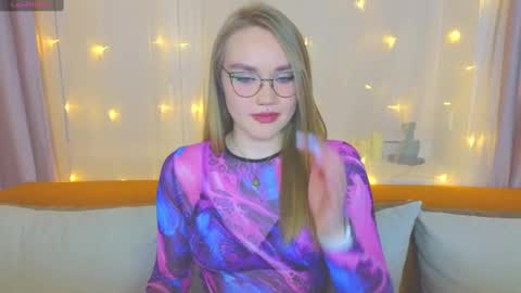 Snapshot of aurora_golden chatting on 6, 3, 2025 Kate online show from 6, 3, 2025